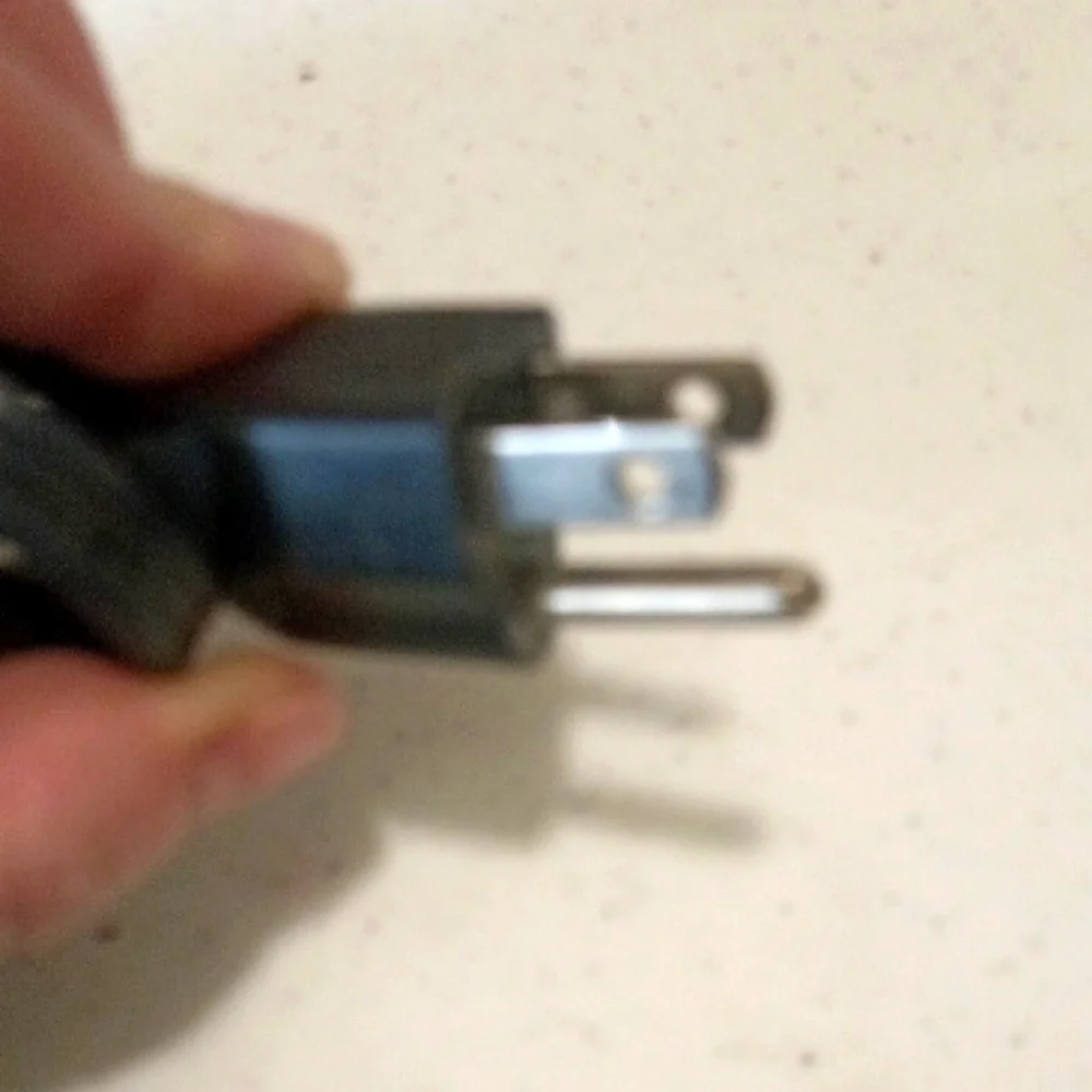 💻🔌HP laptop charger requiring 19V and 1.58A (~30W) Barely used